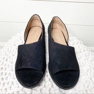SEYCHELLES: Passport Suede d'Orsay Flats